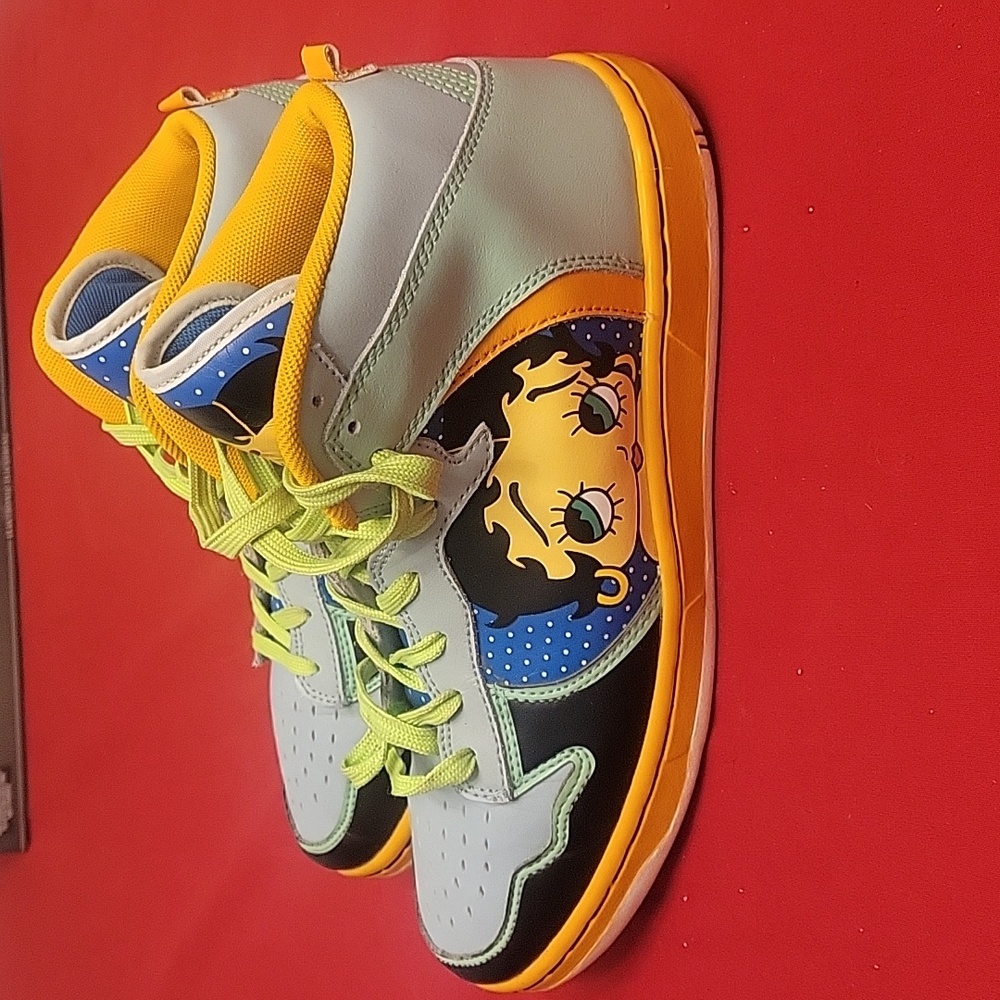 *RARE* Colorful Betty Boop Toon High-Top Sneakers - Picture 2 of 11